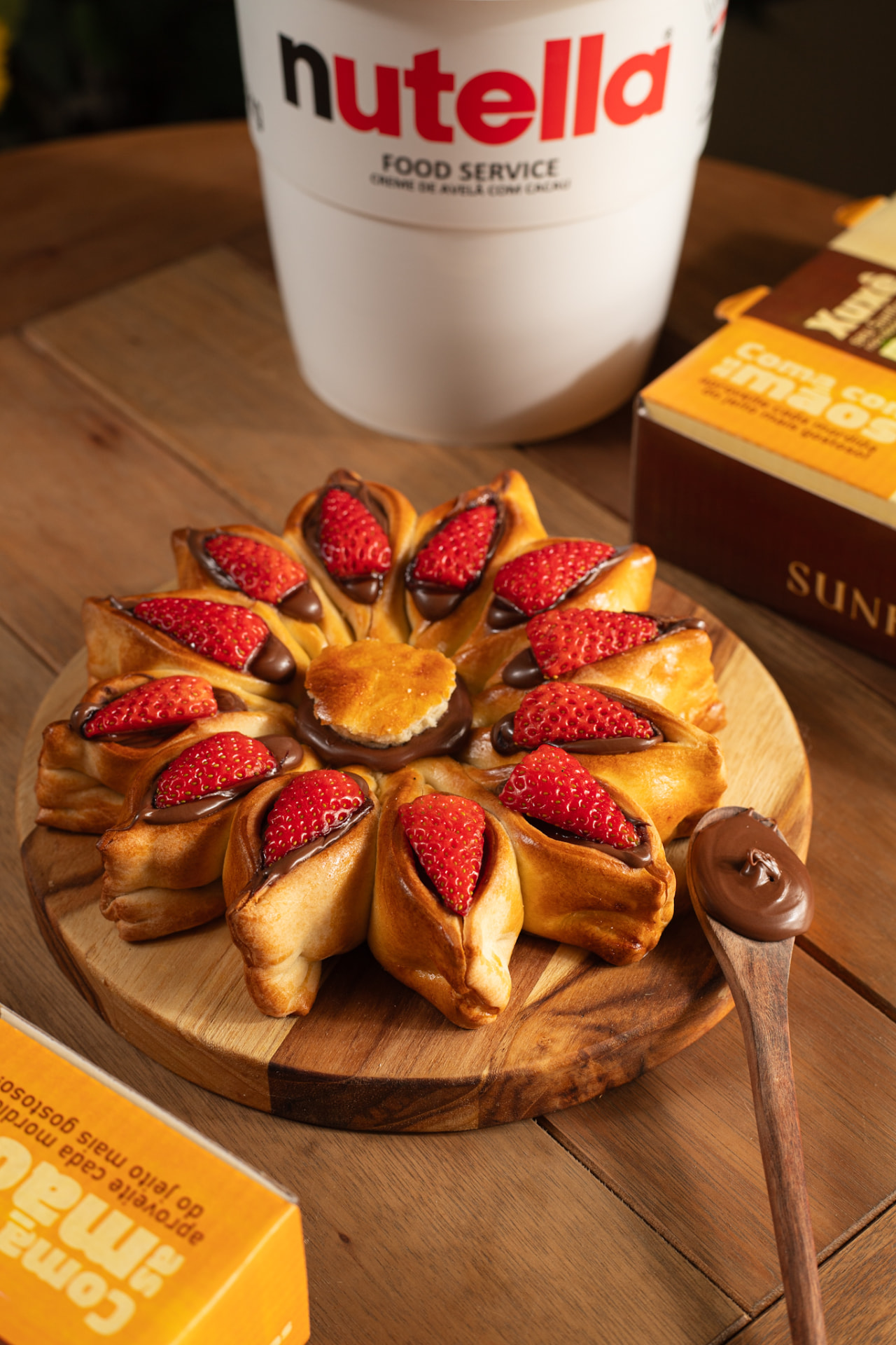 Girassol Sunflower com creme de avelã e morangos frescos